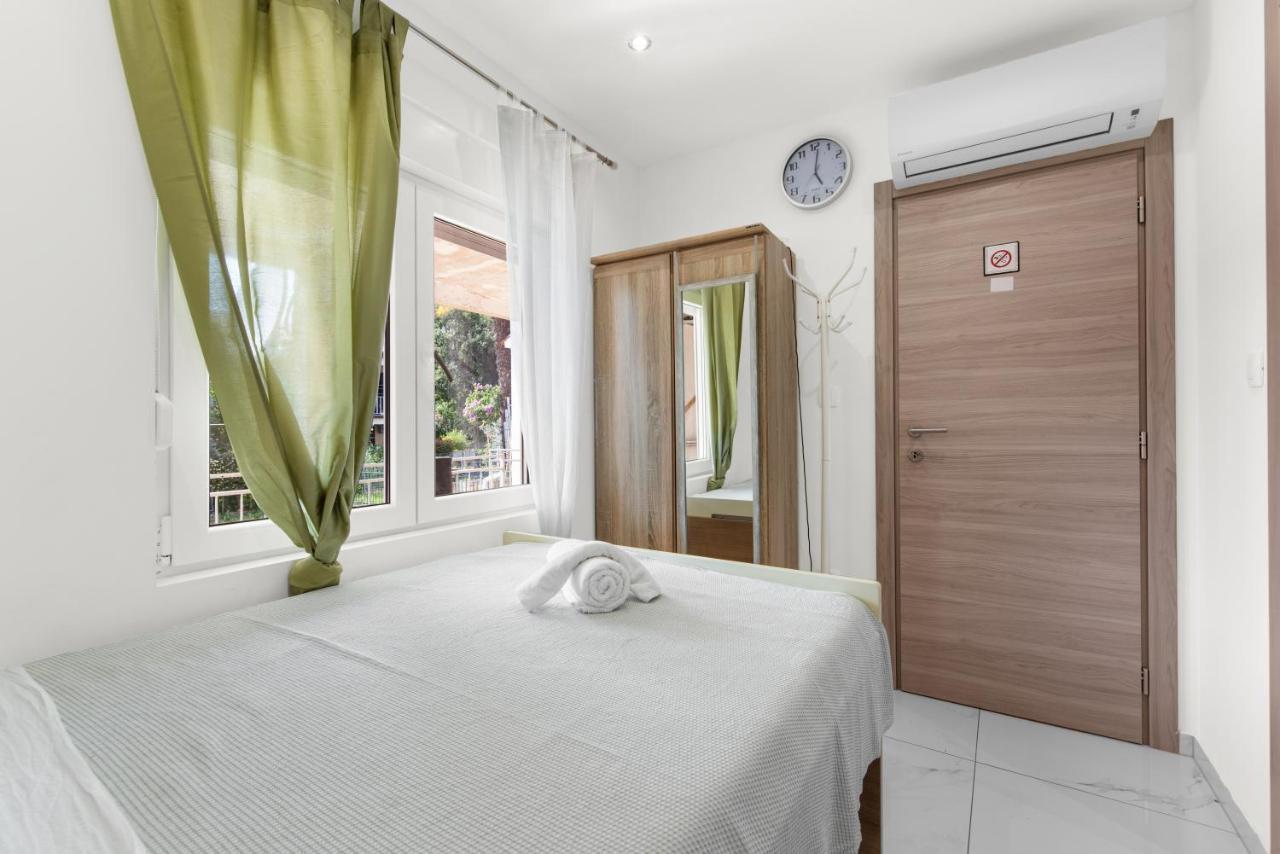 Alice Rooms Porec Exterior photo