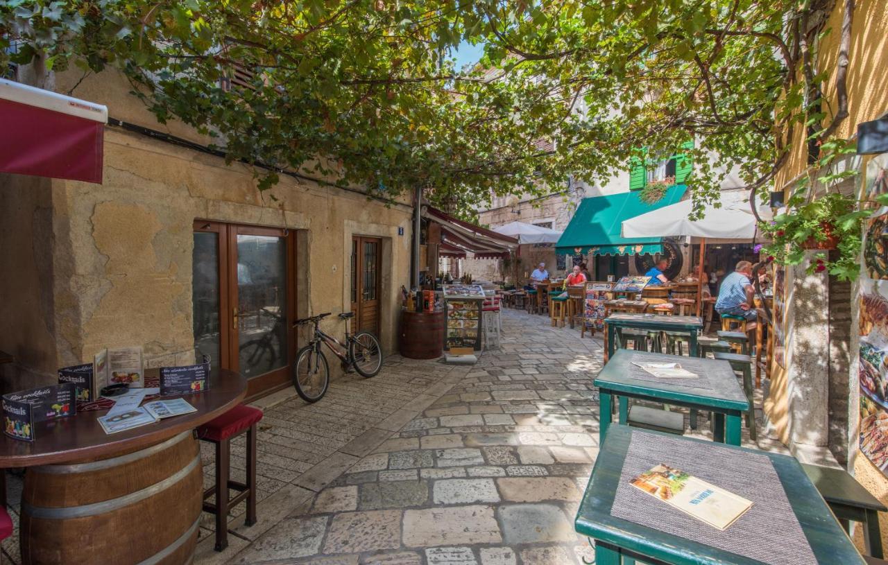Alice Rooms Porec Exterior photo